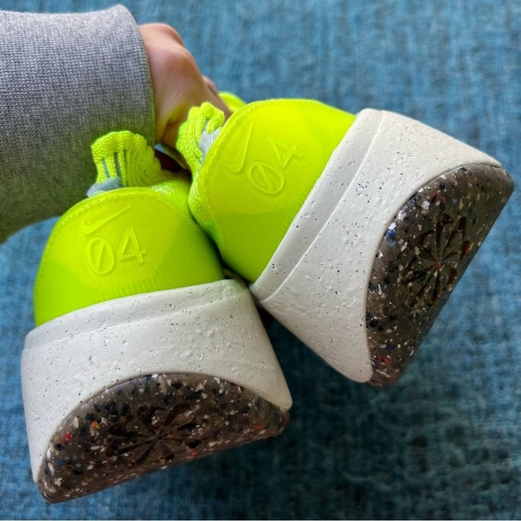 Nike Space Hippie 04 Sneakers in Light Lemon Twist - Picture 6 of 10